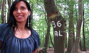 Georgous amateur exhib milf gets rendez vous in a wood before anal sex at quarters
