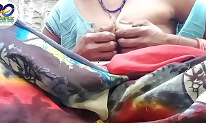 Desi village saree removing finger