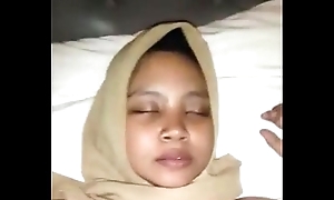 Indonesian cewek jilbab dientot attaching 1 480p